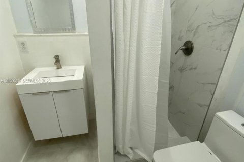 Commercial property in Miami Gardens, Florida 1 bedroom, 94.02 sq.m. № 2192410 - photo 15