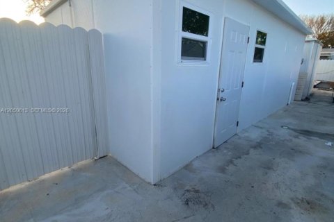 Commercial property in Miami Gardens, Florida 1 bedroom, 94.02 sq.m. № 2192410