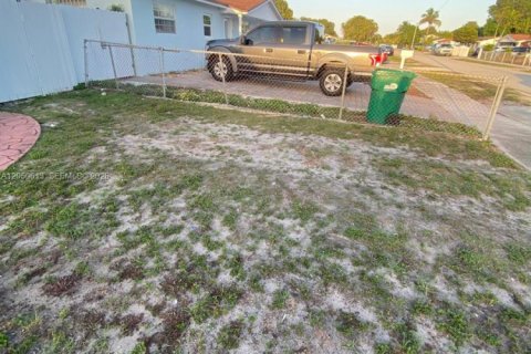 Commercial property in Miami Gardens, Florida 1 bedroom, 94.02 sq.m. № 2192410 - photo 2