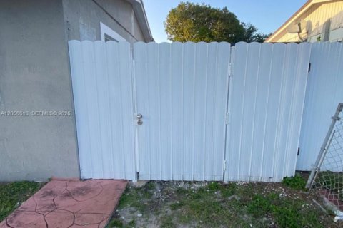 Commercial property in Miami Gardens, Florida 1 bedroom, 94.02 sq.m. № 2192410 - photo 3