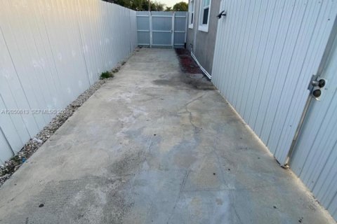 Commercial property in Miami Gardens, Florida 1 bedroom, 94.02 sq.m. № 2192410 - photo 6