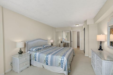 Condo in Highland Beach, Florida, 2 bedrooms № 2183840 - photo 17