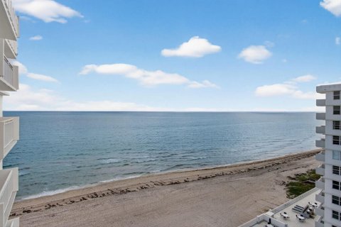 Condo in Highland Beach, Florida, 2 bedrooms № 2183840 - photo 10