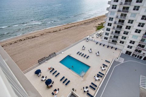 Condo in Highland Beach, Florida, 2 bedrooms № 2183840 - photo 9