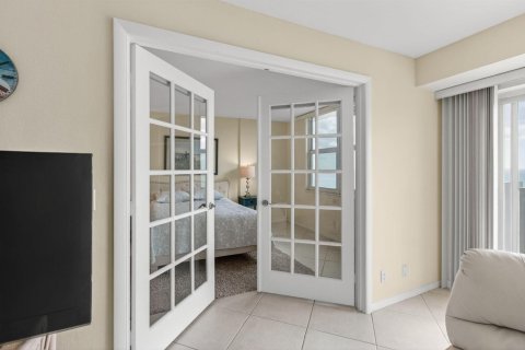 Condo in Highland Beach, Florida, 2 bedrooms № 2183840 - photo 11