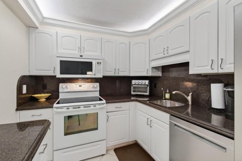 Condo in Highland Beach, Florida, 2 bedrooms № 2183840 - photo 6