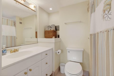 Condo in Highland Beach, Florida, 2 bedrooms № 2183840 - photo 14