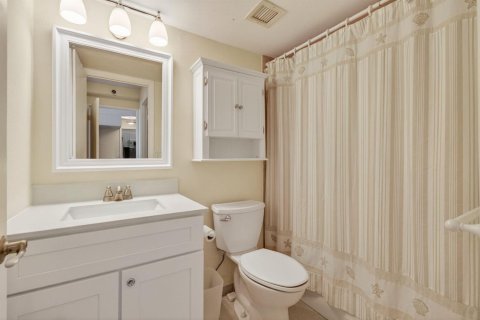 Condo in Highland Beach, Florida, 2 bedrooms № 2183840 - photo 18