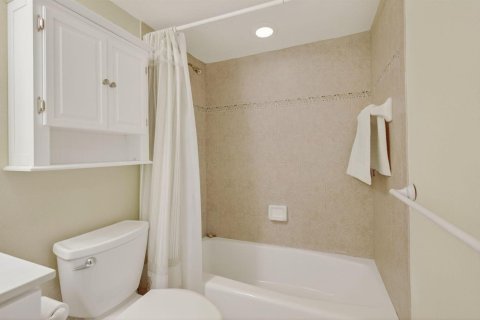 Condo in Highland Beach, Florida, 2 bedrooms № 2183840 - photo 19