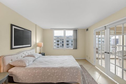 Condo in Highland Beach, Florida, 2 bedrooms № 2183840 - photo 13