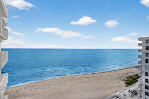 Condo in Highland Beach, Florida, 2 bedrooms № 2183840