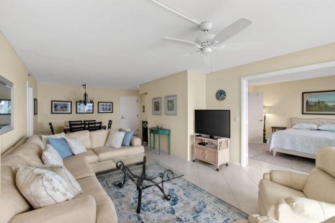 Condo in Highland Beach, Florida, 2 bedrooms № 2183840 - photo 5