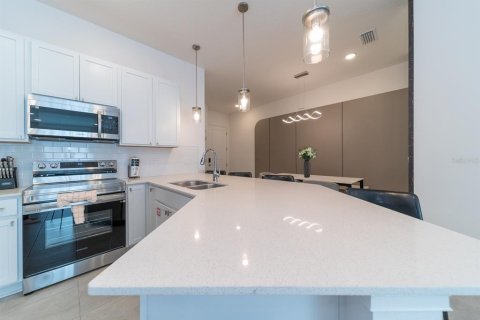 Townhouse in Orlando, Florida 5 bedrooms, 178.19 sq.m. № 2098008 - photo 11