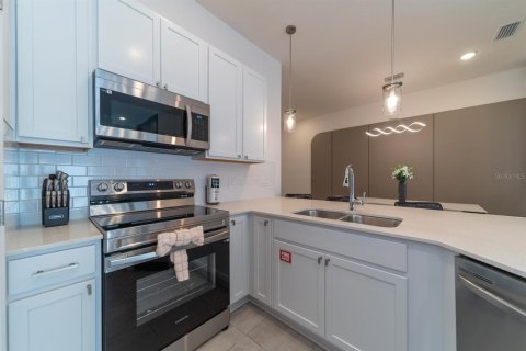 Townhouse in Orlando, Florida 5 bedrooms, 178.19 sq.m. № 2098008 - photo 12