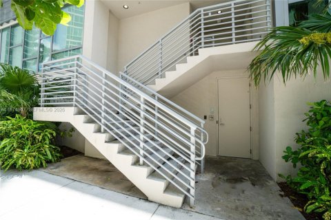 Townhouse in Miami, Florida 2 bedrooms, 113.25 sq.m. № 2038599 - photo 2