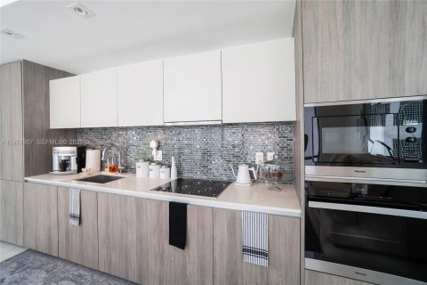 Townhouse in Miami, Florida 2 bedrooms, 113.25 sq.m. № 2038599 - photo 19