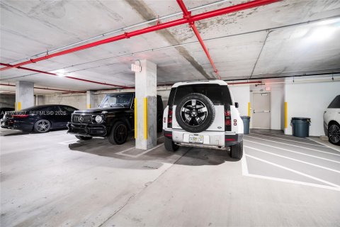 Townhouse in Miami, Florida 2 bedrooms, 113.25 sq.m. № 2038599 - photo 8