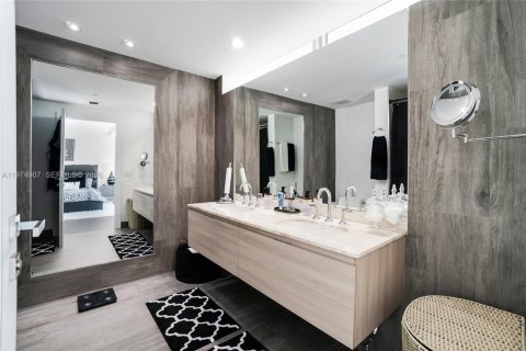 Townhouse in Miami, Florida 2 bedrooms, 113.25 sq.m. № 2038599 - photo 3