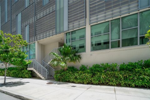 Townhouse in Miami, Florida 2 bedrooms, 113.25 sq.m. № 2038599 - photo 4