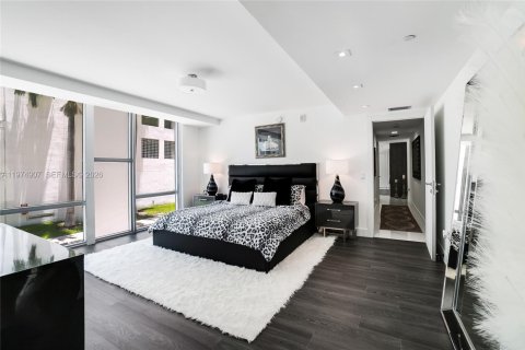 Townhouse in Miami, Florida 2 bedrooms, 113.25 sq.m. № 2038599 - photo 14