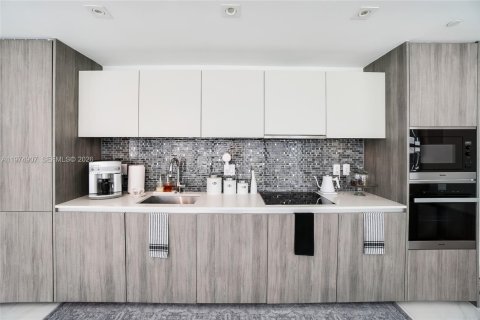 Townhouse in Miami, Florida 2 bedrooms, 113.25 sq.m. № 2038599 - photo 18