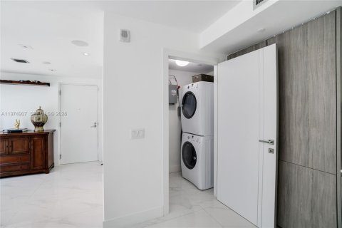 Townhouse in Miami, Florida 2 bedrooms, 113.25 sq.m. № 2038599 - photo 17