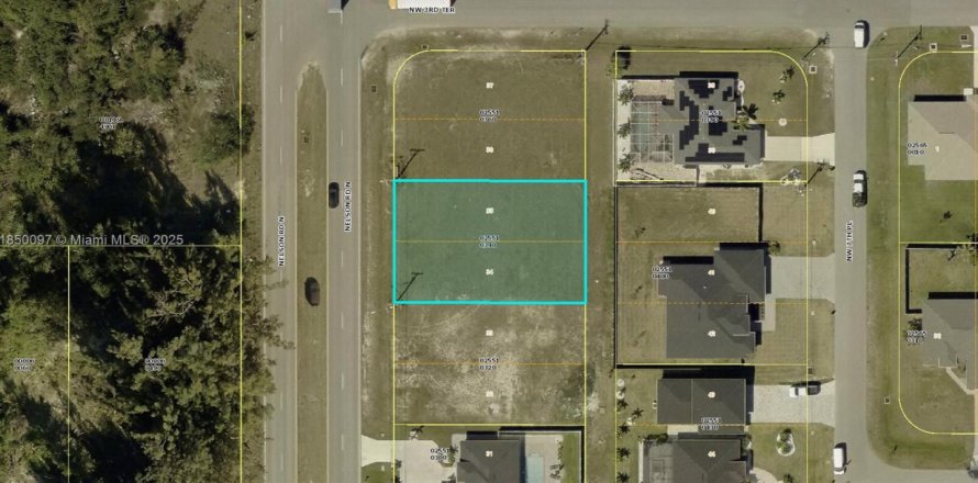 Land in Cape Coral, Florida № 1960686