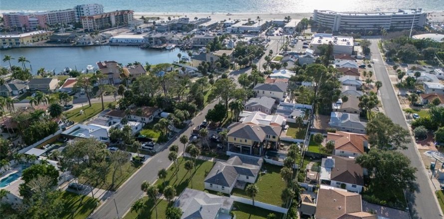 Casa en Saint Pete Beach, Florida 3 dormitorios, 107.77 m2 № 1908056