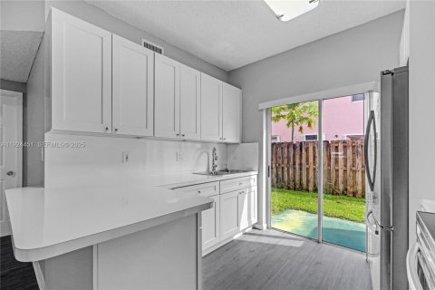 Adosado en alquiler en Doral, Florida, 2 dormitorios, 76.55 m2 № 1982757 - foto 4