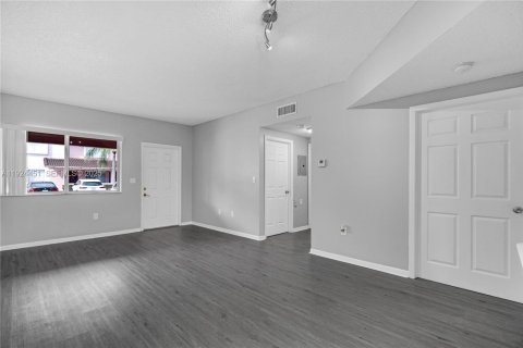 Adosado en alquiler en Doral, Florida, 2 dormitorios, 76.55 m2 № 1982757 - foto 12