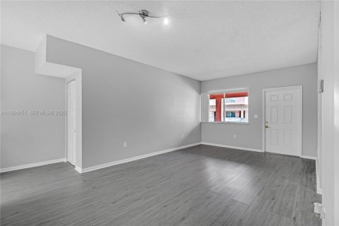 Adosado en alquiler en Doral, Florida, 2 dormitorios, 76.55 m2 № 1982757 - foto 8