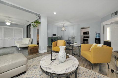 Copropriété à louer à Coconut Creek, Floride: 2 chambres, 90.86 m2 № 1999143 - photo 2