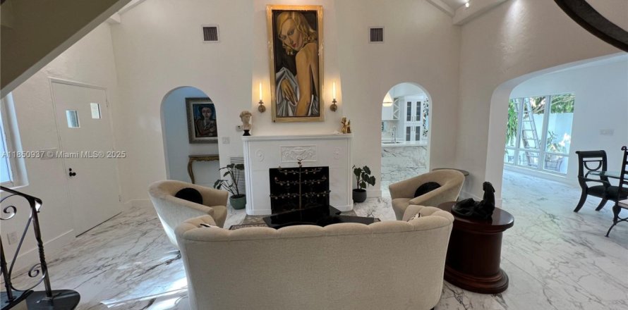 Casa en Miami, Florida 3 dormitorios, 210.61 m2 № 1855231