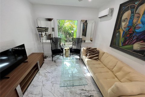 Casa en venta en Miami, Florida, 3 dormitorios, 210.61 m2 № 1855231 - foto 26