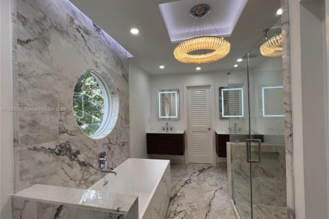 Casa en venta en Miami, Florida, 3 dormitorios, 210.61 m2 № 1855231 - foto 11