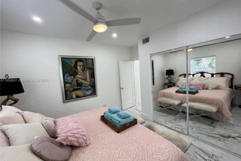 Casa en venta en Miami, Florida, 3 dormitorios, 210.61 m2 № 1855231 - foto 23