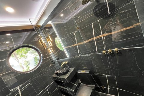 Casa en venta en Miami, Florida, 3 dormitorios, 210.61 m2 № 1855231 - foto 29