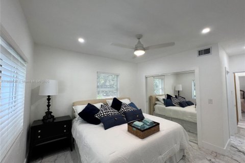 Casa en venta en Miami, Florida, 3 dormitorios, 210.61 m2 № 1855231 - foto 19