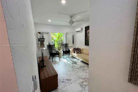 Casa en venta en Miami, Florida, 3 dormitorios, 210.61 m2 № 1855231 - foto 28