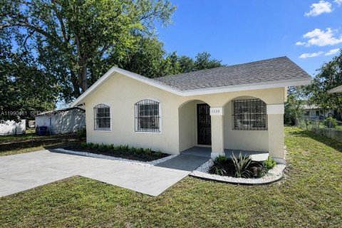 Casa en venta en Miami, Florida, 3 dormitorios, 112.32 m2 № 2057814 - foto 2