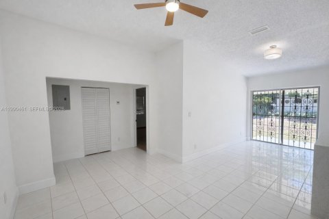 Casa en venta en Miami, Florida, 3 dormitorios, 112.32 m2 № 2057814 - foto 9
