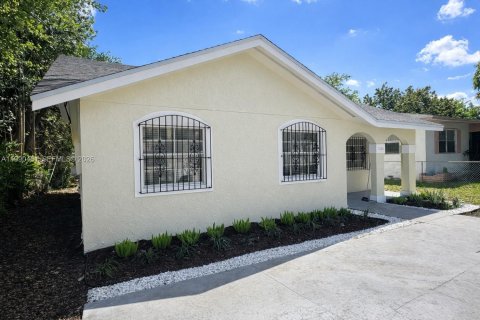 Casa en venta en Miami, Florida, 3 dormitorios, 112.32 m2 № 2057814 - foto 3