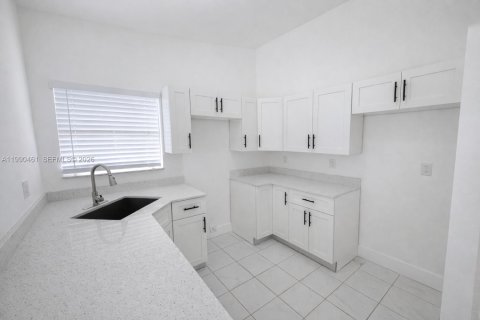 Casa en venta en Miami, Florida, 3 dormitorios, 112.32 m2 № 2057814 - foto 5
