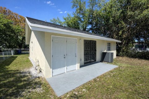 Casa en venta en Miami, Florida, 3 dormitorios, 112.32 m2 № 2057814 - foto 4