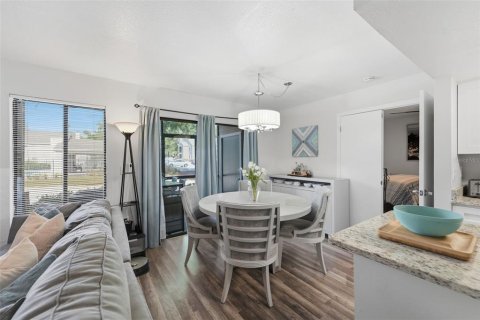 Condo in Altamonte Springs, Florida, 2 bedrooms  № 2106850 - photo 6