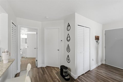 Condo in Altamonte Springs, Florida, 2 bedrooms  № 2106850 - photo 12