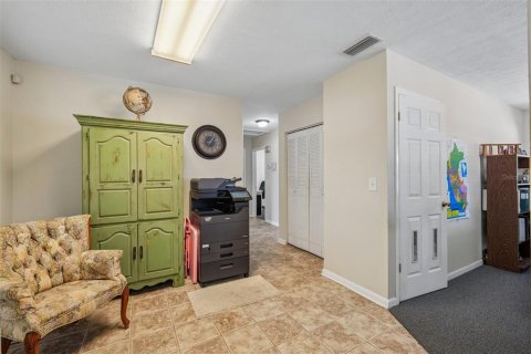 Commercial property in Brandon, Florida 95.13 sq.m. № 2374058 - photo 10