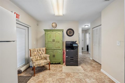 Commercial property in Brandon, Florida 95.13 sq.m. № 2374058 - photo 9