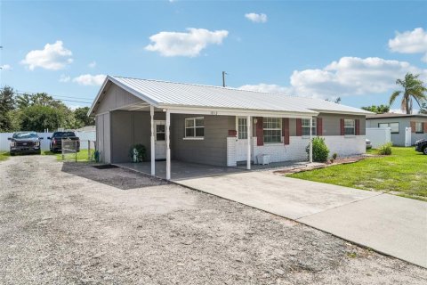 Commercial property in Brandon, Florida 95.13 sq.m. № 2374058 - photo 2