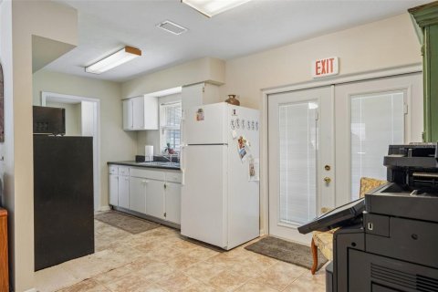 Commercial property in Brandon, Florida 95.13 sq.m. № 2374058 - photo 11